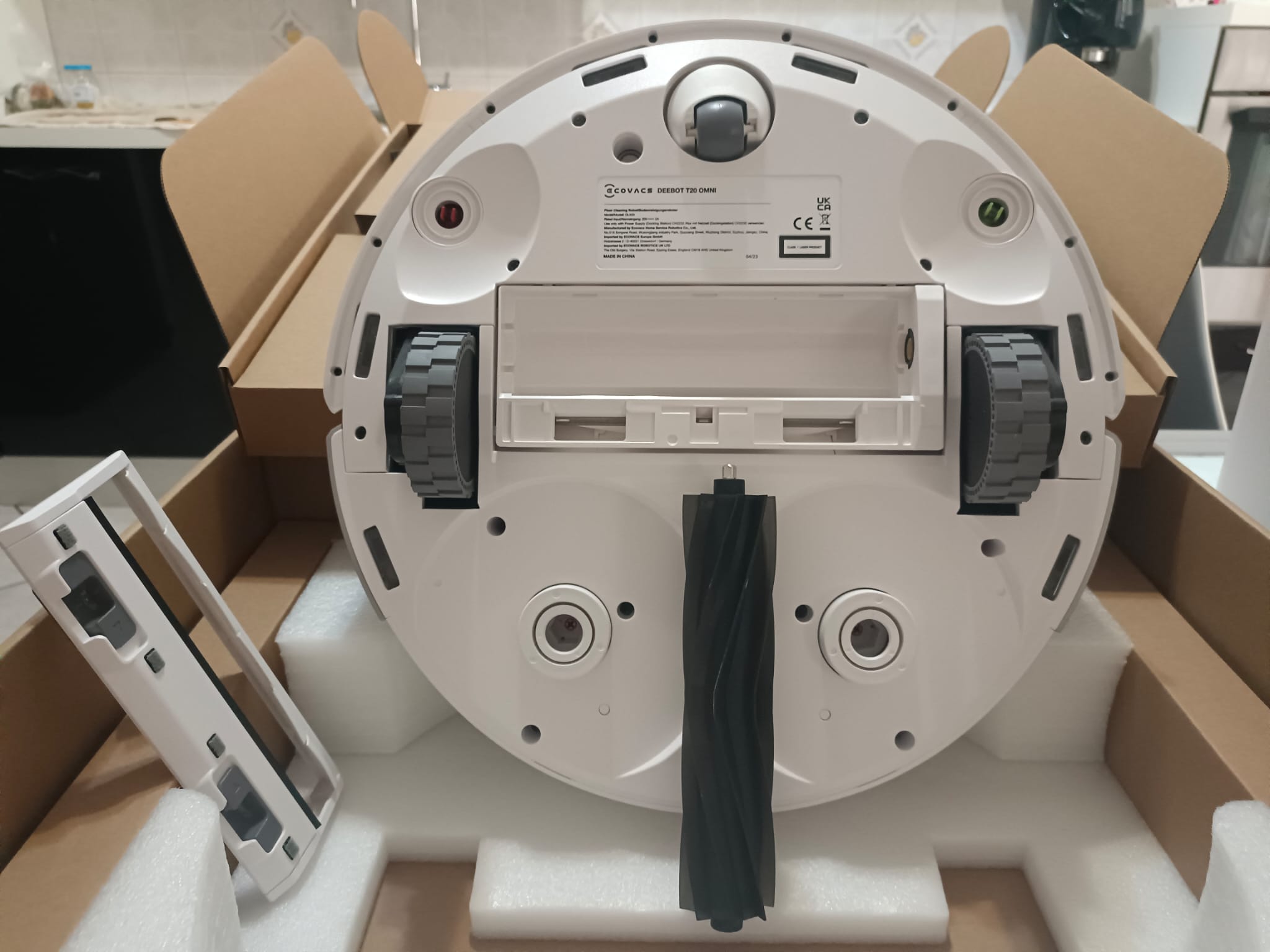 Ecovacs DEEBOT T20 OMNI: Il Robot Aspirapolvere Lavapavimenti e Sollevamento Automatico Moci